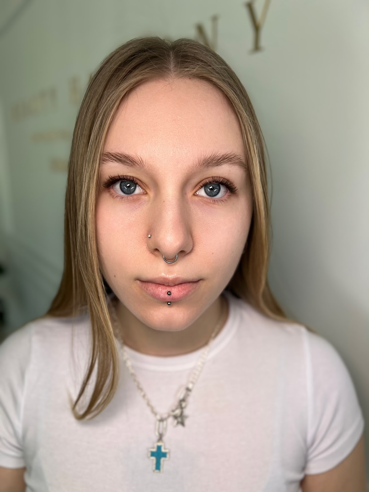 Naturalna stylizacja rzęs i brwi